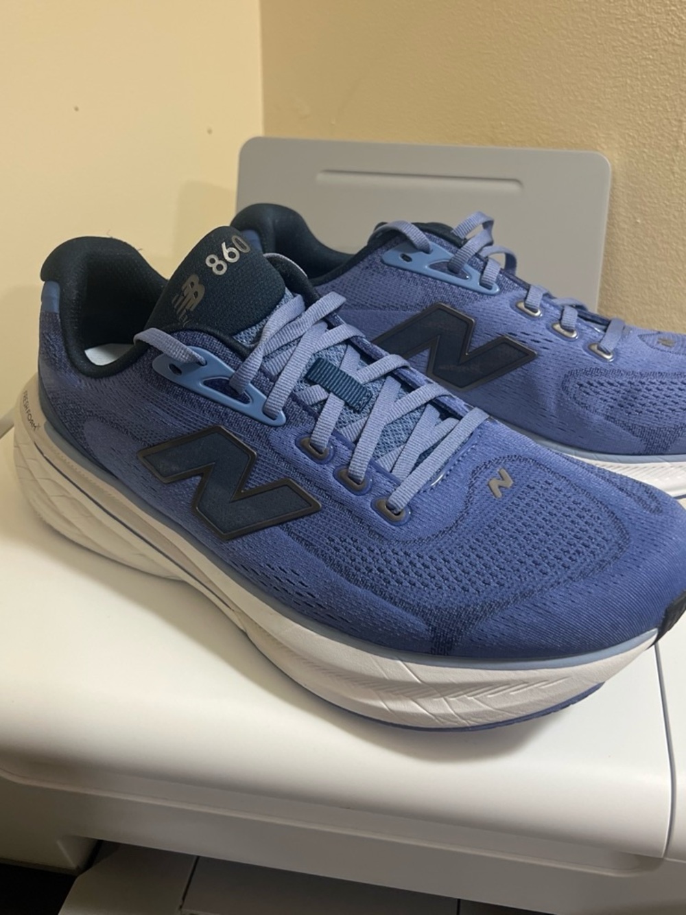 New Balance Periwinkle and Navy Lace-Up Running Shoes zise 12 men